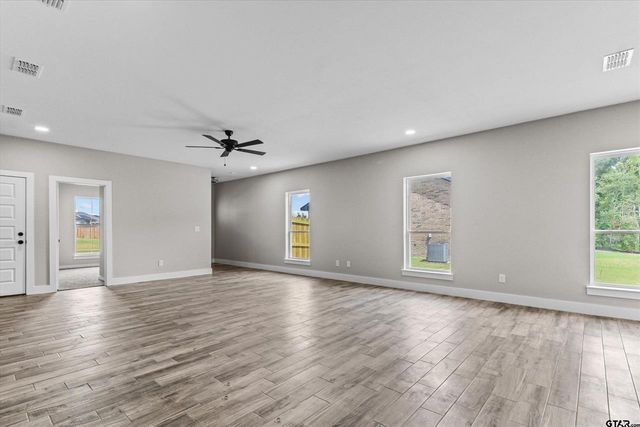 16134 Crossing Circle, Lindale, TX 75771