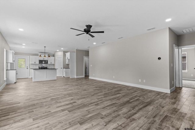 16134 Crossing Circle, Lindale, TX 75771