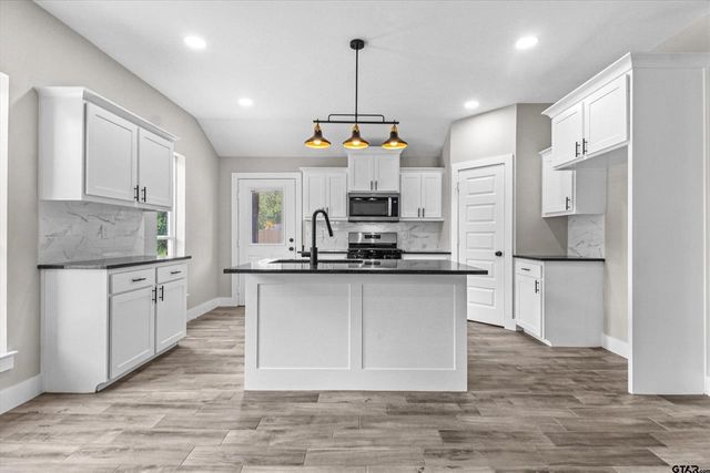 16134 Crossing Circle, Lindale, TX 75771
