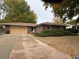 4413 S Lewis Ave Avenue, Sioux Falls, SD 57103