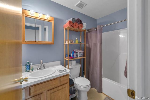 310 Marigold Circle, Westland, MI 48185
