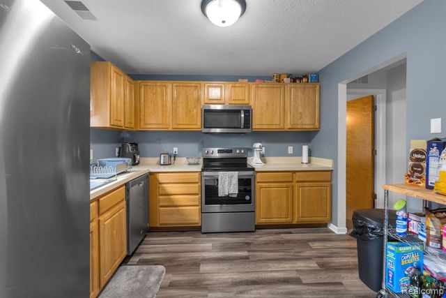 310 Marigold Circle, Westland, MI 48185