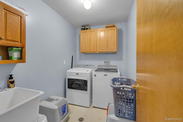 310 Marigold Circle, Westland, MI 48185