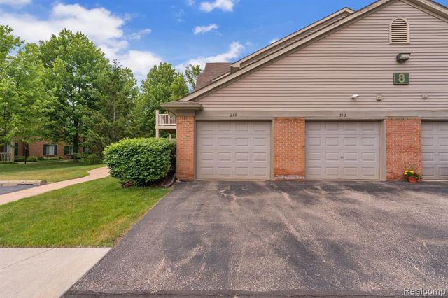 310 Marigold Circle, Westland, MI 48185