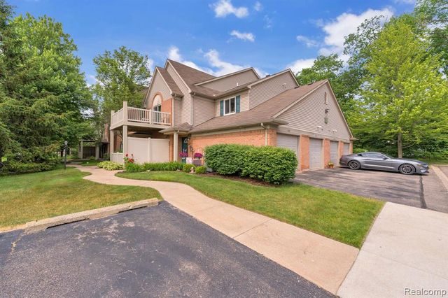 310 Marigold Circle, Westland, MI 48185