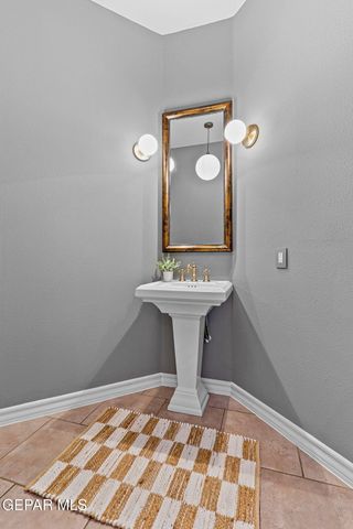 5301 UPPER VALLEY Road, El Paso, TX 79932