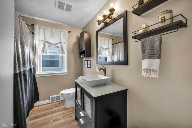 395 E 309th Street, Willowick, OH 44095