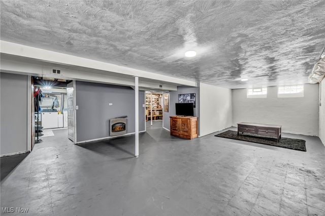 395 E 309th Street, Willowick, OH 44095