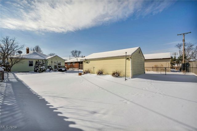 395 E 309th Street, Willowick, OH 44095