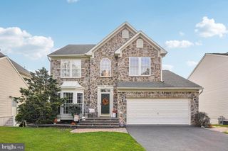 8227 ROSE PETAL DR, Philadelphia, PA 19111