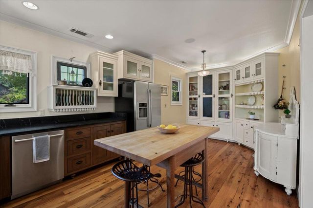 1908 Dora Avenue, Walnut Creek, CA 94596