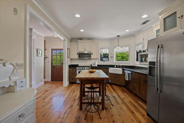 1908 Dora Avenue, Walnut Creek, CA 94596