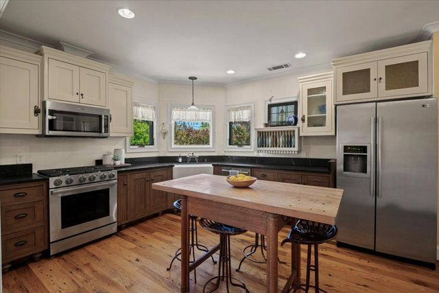 1908 Dora Avenue, Walnut Creek, CA 94596