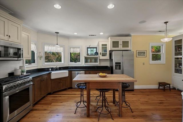 1908 Dora Avenue, Walnut Creek, CA 94596