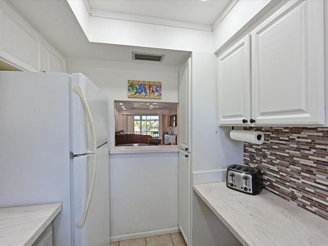 3563 LAKE BAYSHORE DRIVE J206, Bradenton, FL 34205