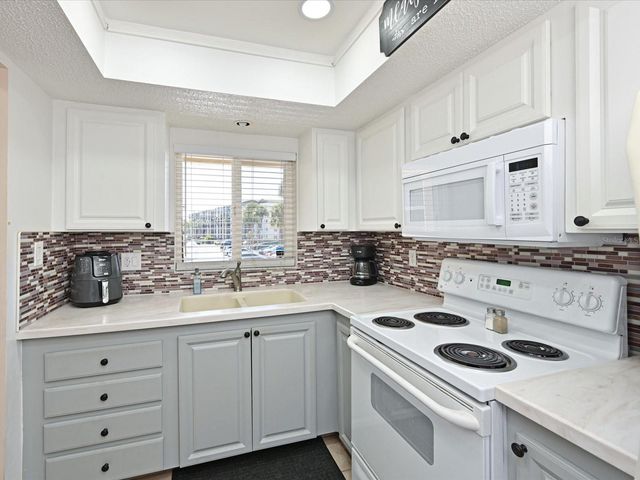 3563 LAKE BAYSHORE DRIVE J206, Bradenton, FL 34205