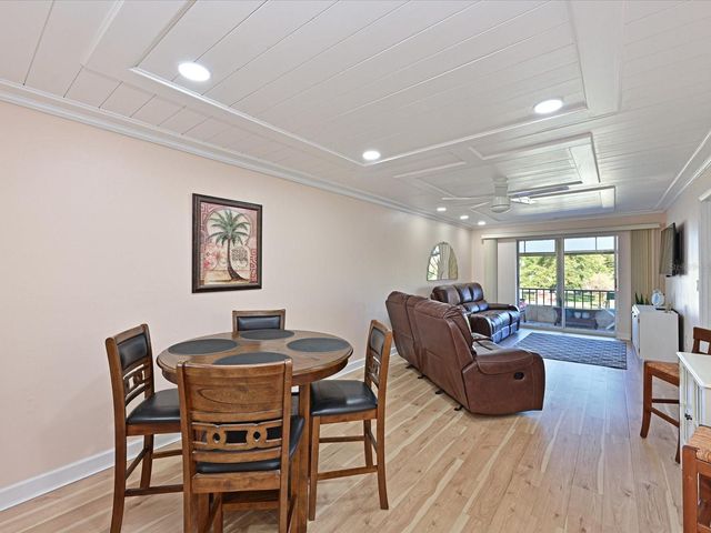 3563 LAKE BAYSHORE DRIVE J206, Bradenton, FL 34205