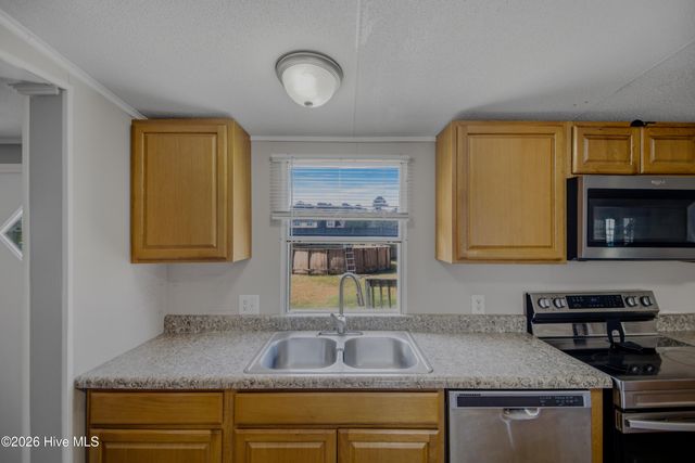 233 Castlebury Lane, Hubert, NC 28539