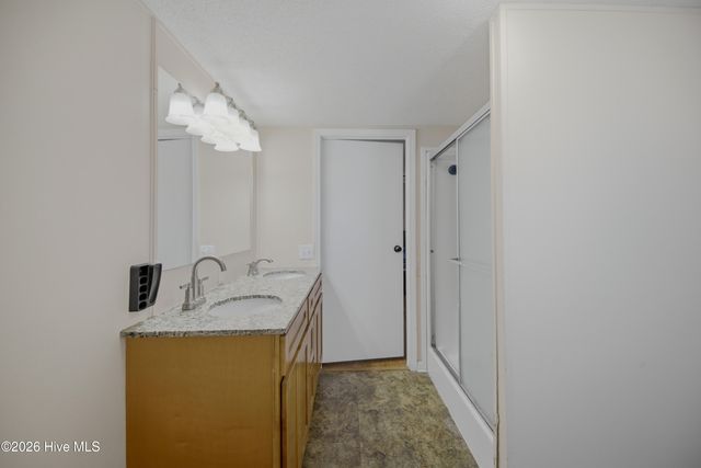 233 Castlebury Lane, Hubert, NC 28539