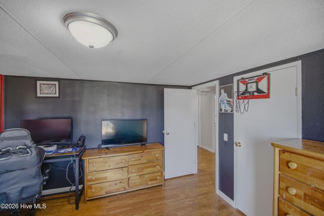 233 Castlebury Lane, Hubert, NC 28539