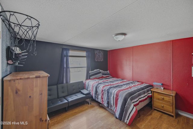 233 Castlebury Lane, Hubert, NC 28539