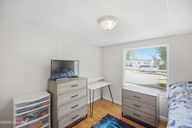 233 Castlebury Lane, Hubert, NC 28539