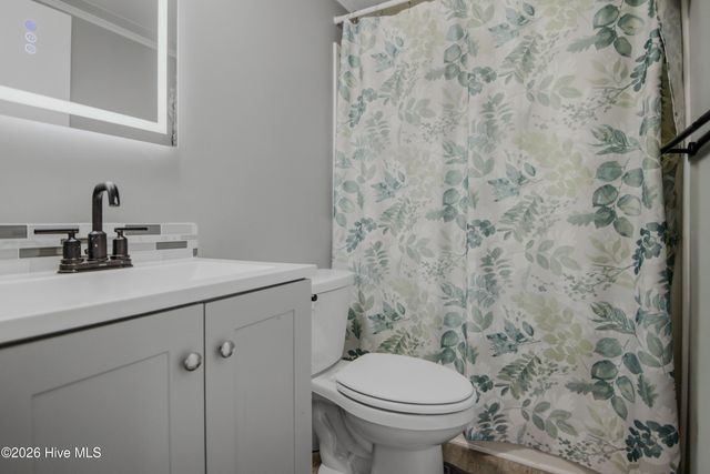 233 Castlebury Lane, Hubert, NC 28539