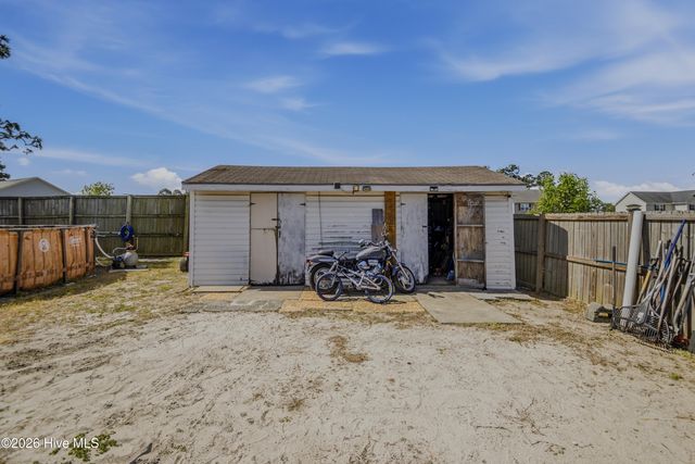 233 Castlebury Lane, Hubert, NC 28539