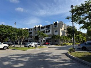 7915 Camino Real N-302, Miami, FL 33143