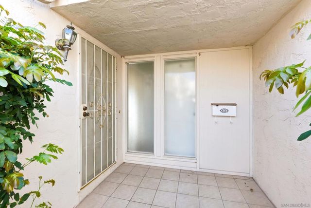 6907 Caminito Entrada, San Diego, CA 92119