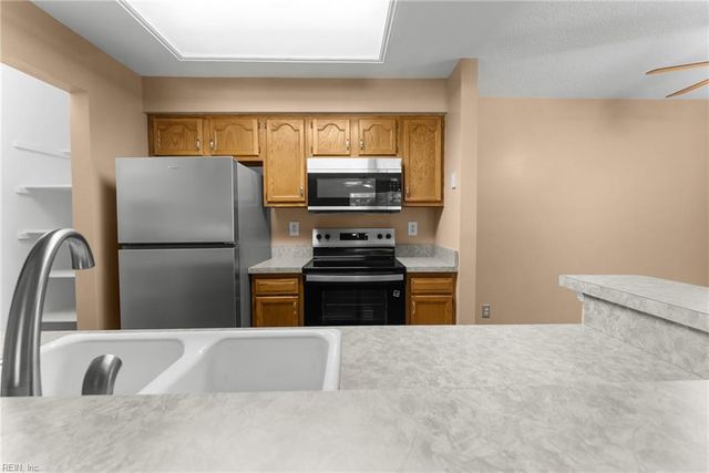 315 Gainsborough SQ, Chesapeake, VA 23320