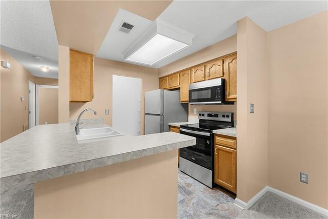 315 Gainsborough SQ, Chesapeake, VA 23320