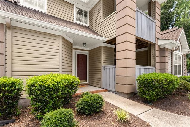 315 Gainsborough SQ, Chesapeake, VA 23320
