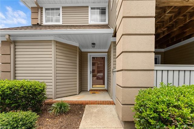315 Gainsborough SQ, Chesapeake, VA 23320