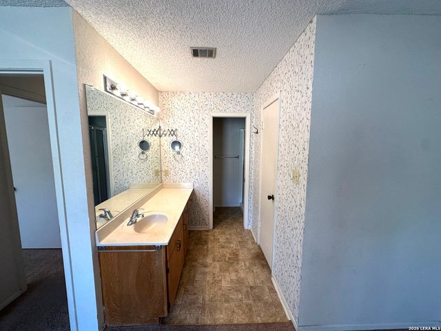 62 Oak Villa Rd F2, Canyon Lake, TX 78133