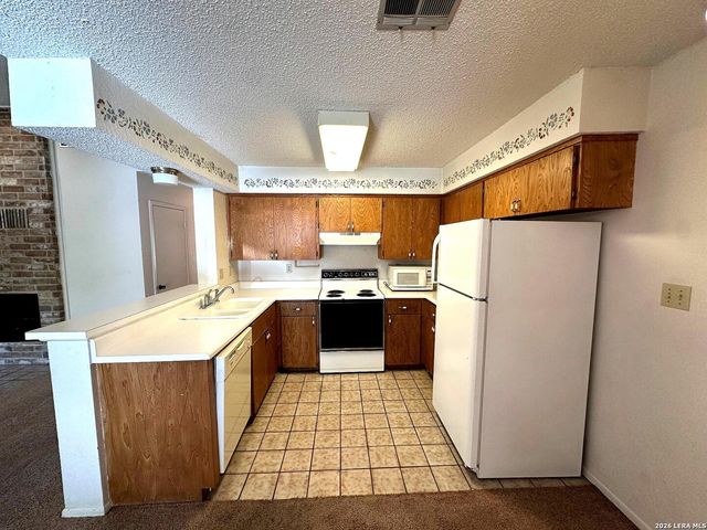 62 Oak Villa Rd F2, Canyon Lake, TX 78133