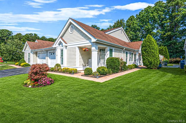 19 Sayville Court, Ridge, NY 11961