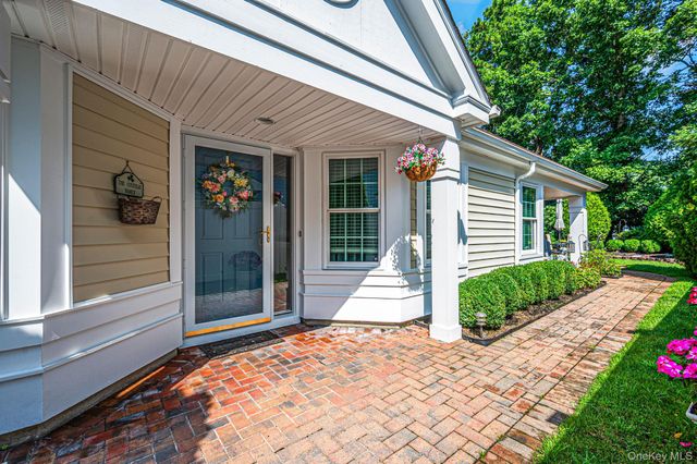 19 Sayville Court, Ridge, NY 11961