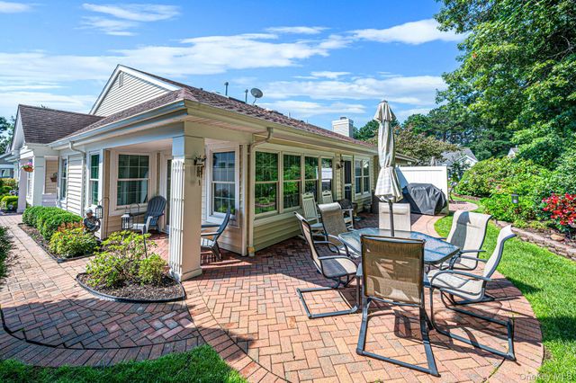 19 Sayville Court, Ridge, NY 11961