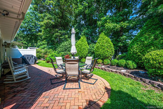 19 Sayville Court, Ridge, NY 11961
