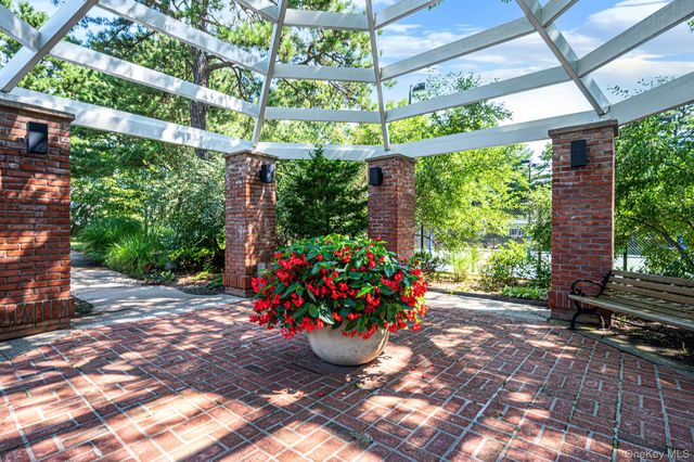 19 Sayville Court, Ridge, NY 11961