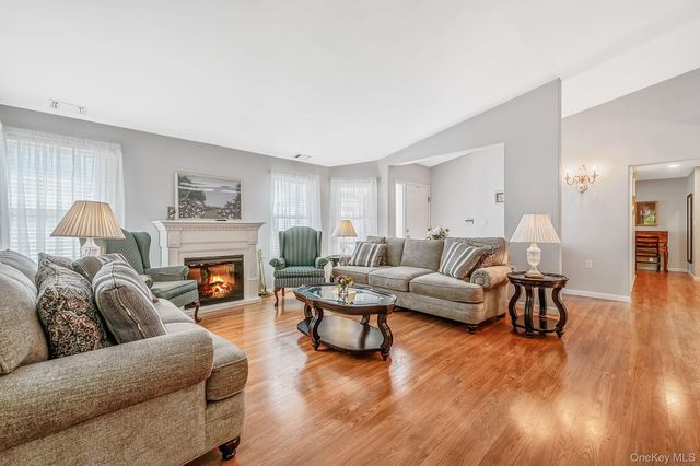 19 Sayville Court, Ridge, NY 11961