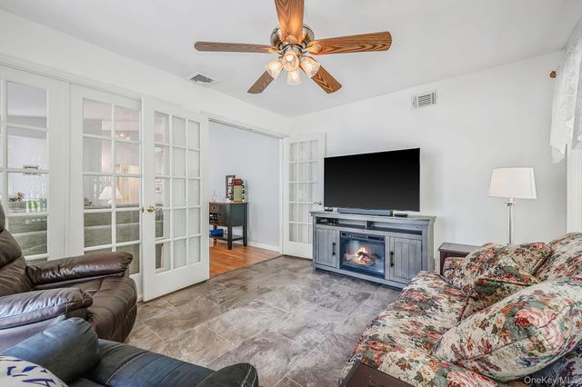 19 Sayville Court, Ridge, NY 11961