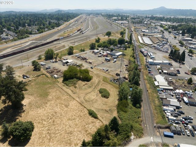 2002 KINTYRE St, Eugene, OR 97402