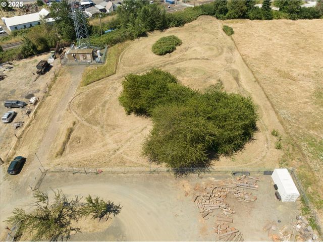 2002 KINTYRE St, Eugene, OR 97402