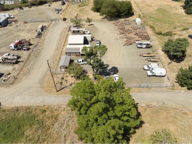 2002 KINTYRE St, Eugene, OR 97402