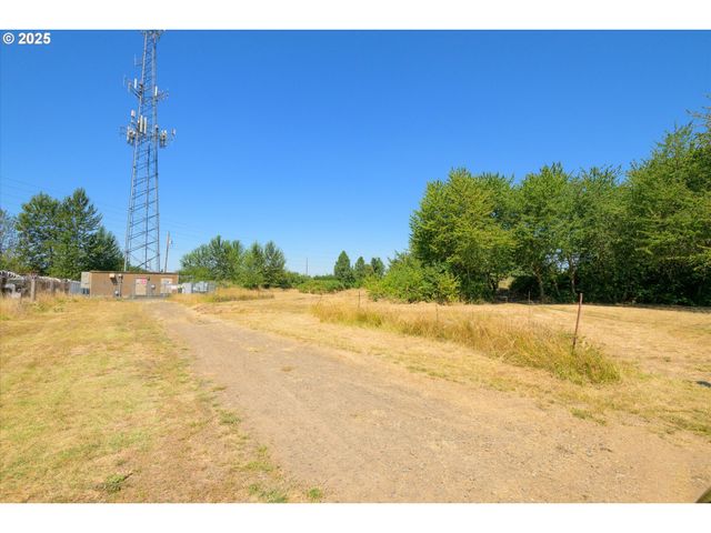 2002 KINTYRE St, Eugene, OR 97402