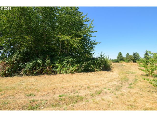 2002 KINTYRE St, Eugene, OR 97402