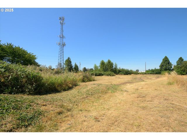 2002 KINTYRE St, Eugene, OR 97402