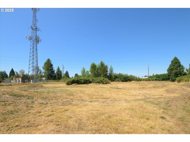 2002 KINTYRE St, Eugene, OR 97402